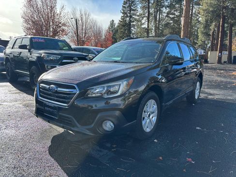 Used 2019 Subaru Outback 2.5i Premium image 1
