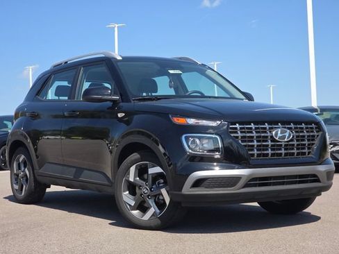 Used 2026 Hyundai Venue SEL FWD image 2