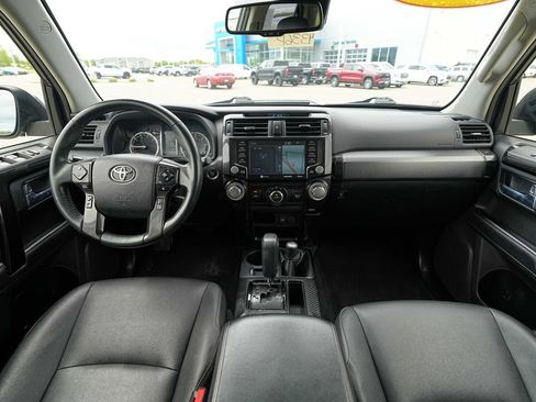 Used 2020 Toyota 4Runner TRD Off-Road Premium AWD/4WD image 27