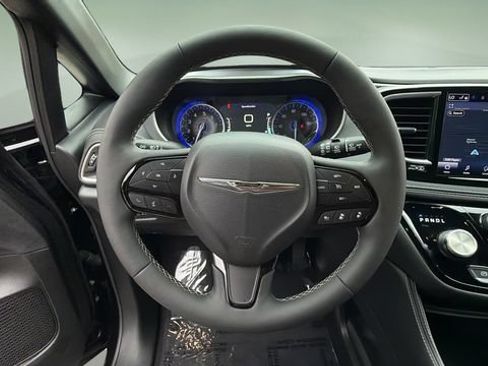 Used 2026 Chrysler Pacifica Limited w/ S Appearance Package FWD image 12