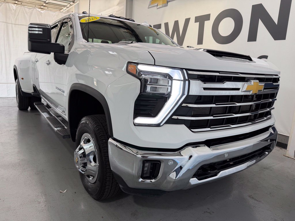 Used 2024 Chevrolet Silverado 3500 LTZ w/ LTZ Plus Package AWD/4WD image 42