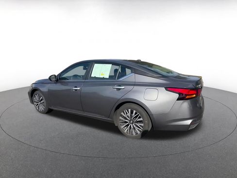 Used 2025 Nissan Altima 2.5 SV FWD image 8