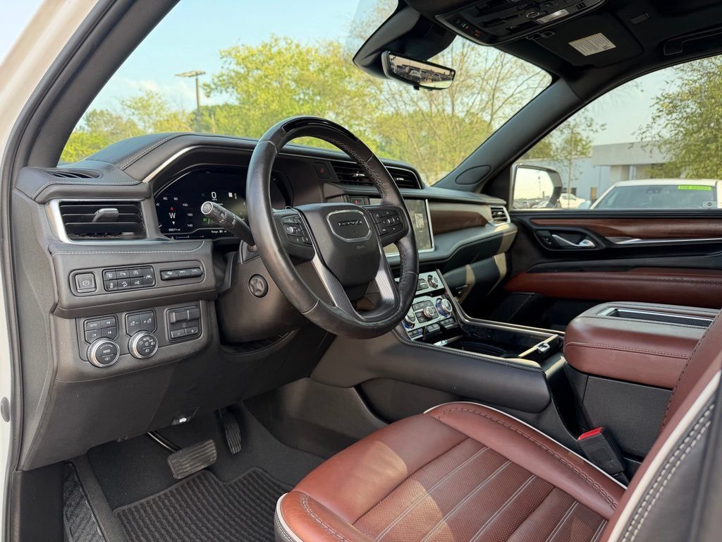 Used 2023 GMC Yukon Denali Ultimate AWD/4WD image 10