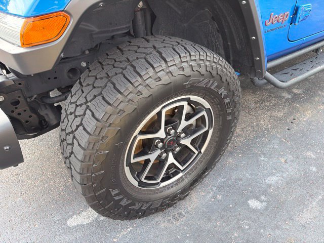 Used 2024 Jeep Gladiator Rubicon AWD/4WD image 7