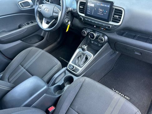 Used 2023 Hyundai Venue SEL FWD image 16