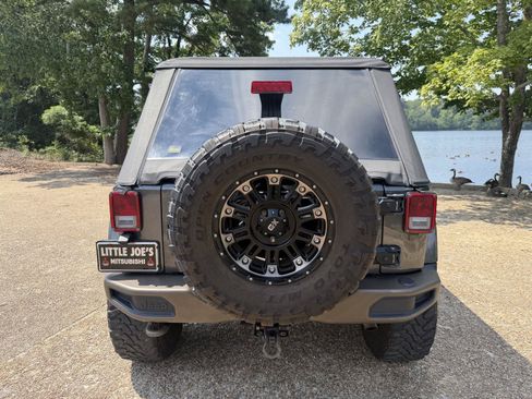 Used 2016 Jeep Wrangler Unlimited Sahara AWD/4WD image 4