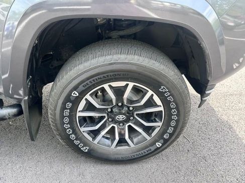 Used 2021 Toyota Tacoma TRD Sport w/ Technology Package AWD/4WD image 14