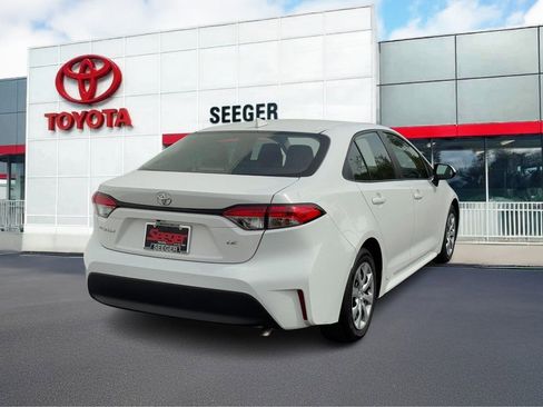Used 2024 Toyota Corolla LE image 3