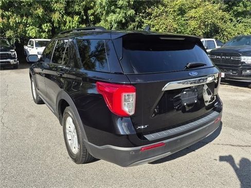 Used 2022 Ford Explorer XLT w/ Equipment Group 202A AWD/4WD image 17