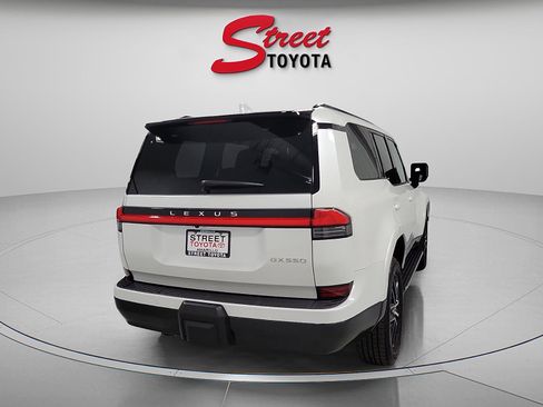 Used 2025 Lexus GX 550 w/ Accessory Package (2T) image 4