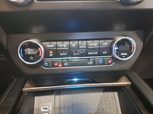 Used 2019 Ford Expedition Limited w/ Equipment Group 302A AWD/4WD image 22