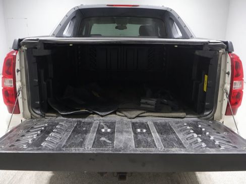 Used 2010 Chevrolet Avalanche LTZ AWD/4WD image 4