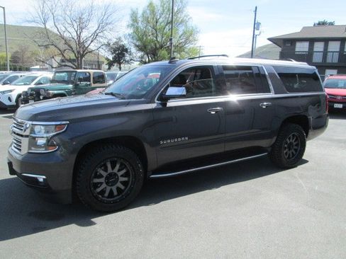 Used 2018 Chevrolet Suburban Premier AWD/4WD image 3