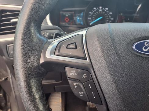 Used 2018 Ford Edge Titanium w/ Ford Safe & Smart Package image 27