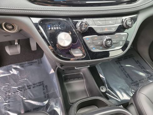 Used 2026 Chrysler Pacifica Select FWD image 20