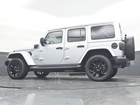 Used 2023 Jeep Wrangler Unlimited Sahara w/ Cold Weather Group AWD/4WD image 27