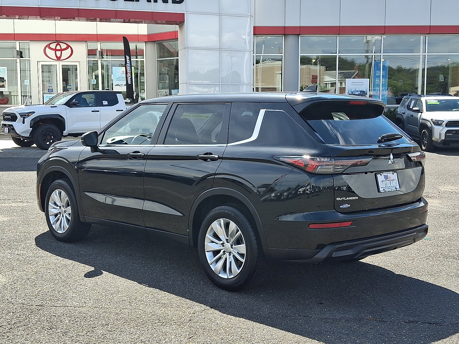 Used 2025 Mitsubishi Outlander ES AWD/4WD image 5