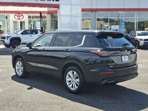 Used 2025 Mitsubishi Outlander ES AWD/4WD image 5