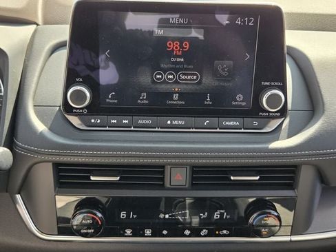 Used 2023 Nissan Rogue SV FWD image 18