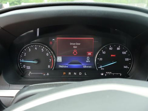 Used 2022 Ford Explorer XLT w/ Equipment Group 202A AWD/4WD image 22