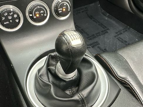 Used 2005 Nissan 350Z Touring RWD image 16