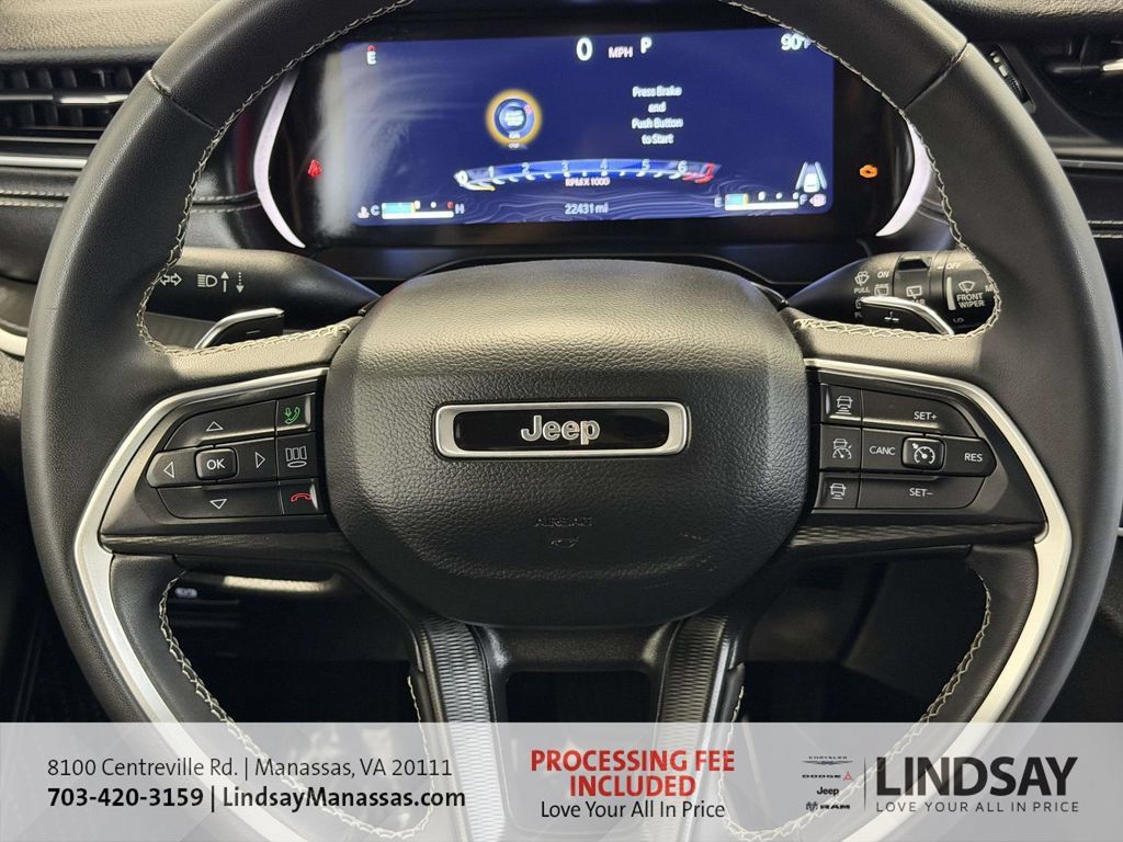 Used 2023 Jeep Grand Cherokee Laredo AWD/4WD image 25