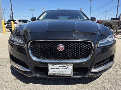 Used 2018 Jaguar XF Prestige image 3