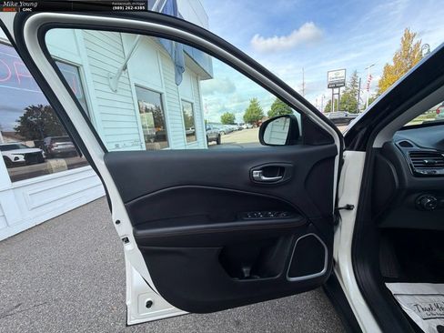 Used 2019 Jeep Compass Limited w/ Safety & Security Group AWD/4WD image 12