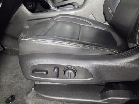 Used 2020 Chevrolet Traverse RS FWD image 11