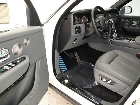 Used 2024 Rolls-Royce Cullinan w/ Cullinan Package AWD/4WD image 14