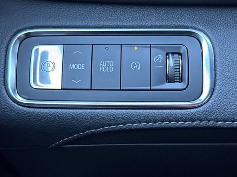 Used 2025 Buick Enclave Preferred FWD image 44