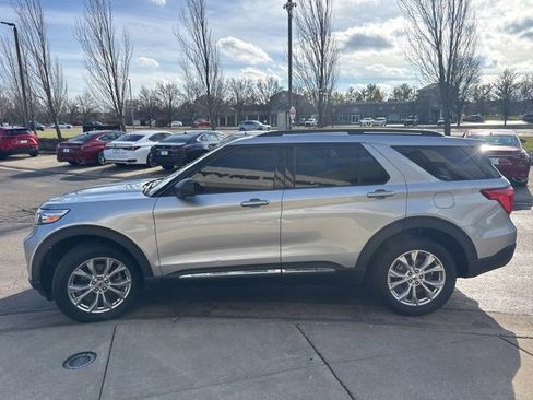 Used 2020 Ford Explorer XLT w/ Equipment Group 202A image 6