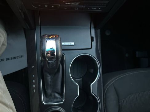 Used 2017 Ford Explorer XLT image 27