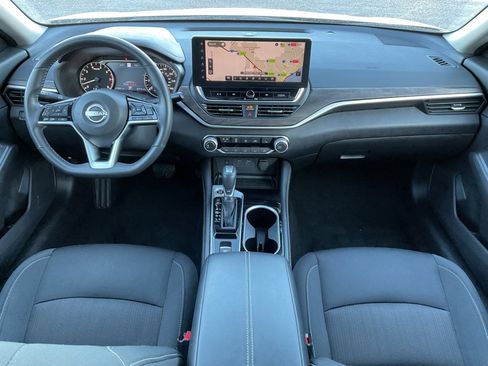 Used 2024 Nissan Altima 2.5 SV w/ SV Premium Package image 17