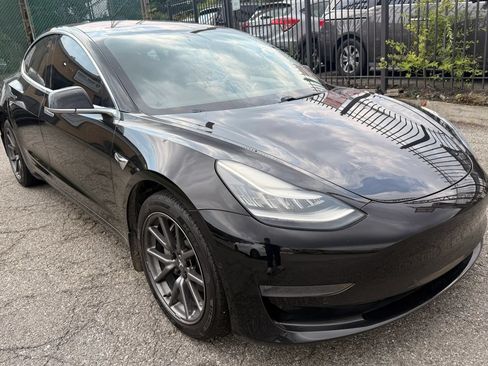 Used 2018 Tesla Model 3 Mid Range RWD image 3