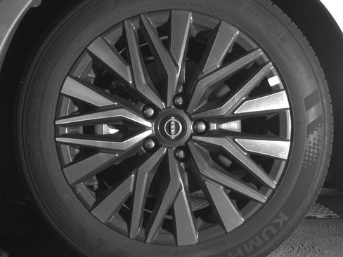 Used 2025 Nissan Altima 2.5 SV FWD image 12
