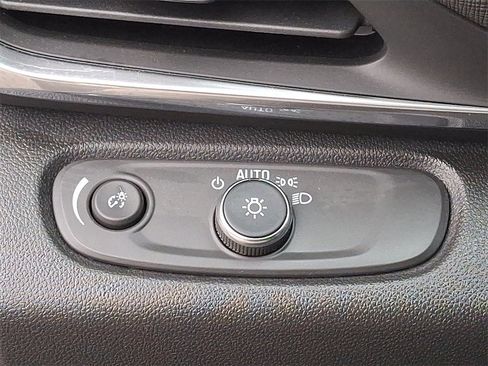 Used 2024 Buick Envista Preferred w/ Convenience II Package image 24