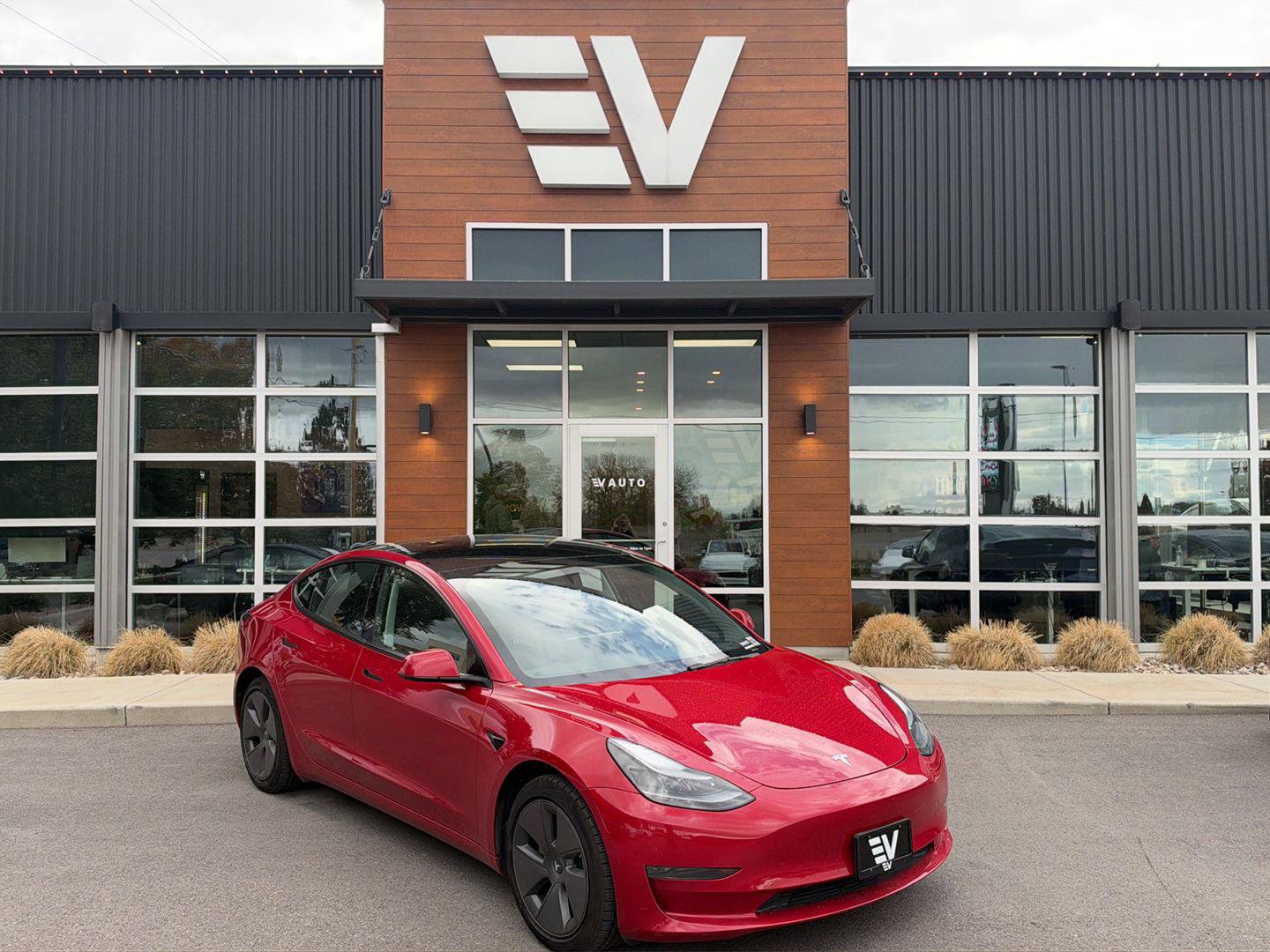 Used 2023 Tesla Model 3 Standard Range RWD image 1