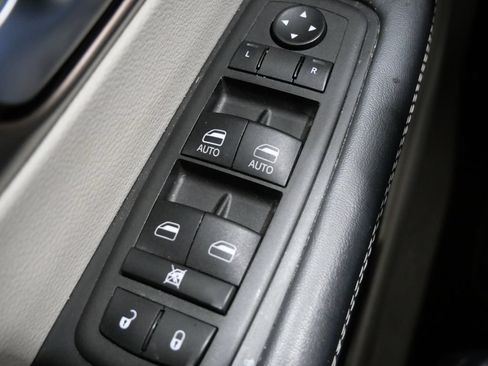 Used 2023 Chrysler Voyager LX FWD image 13