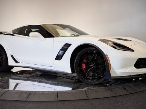 Used 2015 Chevrolet Corvette Z06 w/ 3LZ Preferred Equipment Group RWD image 2