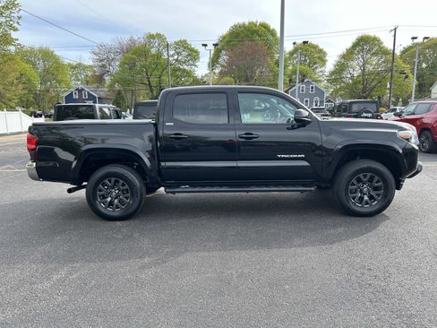 Used 2023 Toyota Tacoma SR5 AWD/4WD image 4