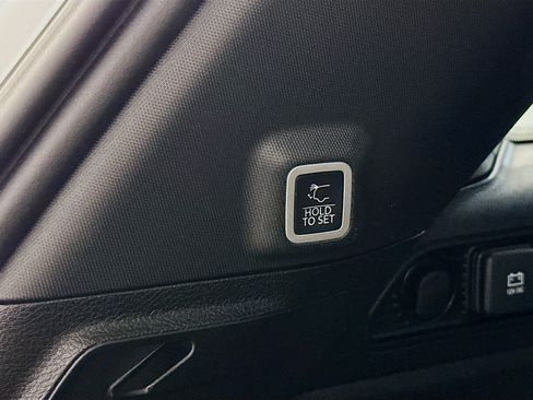 Used 2023 Jeep Grand Cherokee Altitude image 31