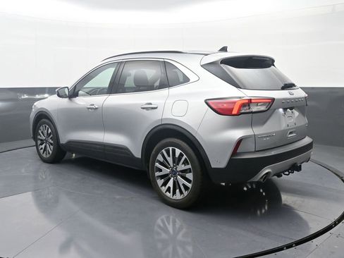 Used 2020 Ford Escape Titanium image 5