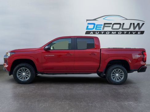 Used 2024 Chevrolet Colorado LT w/ LT Convenience Package II image 6