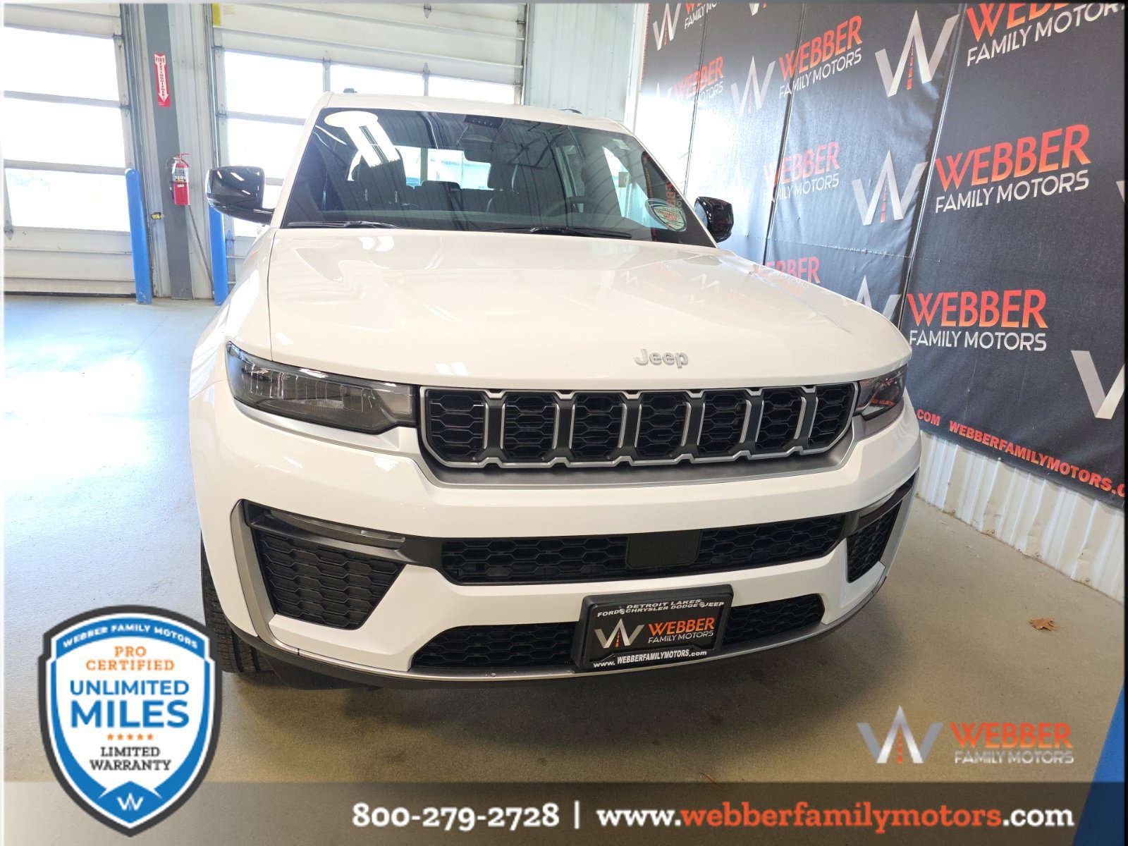 New 2027 Jeep Grand Cherokee Limited AWD/4WD image 2