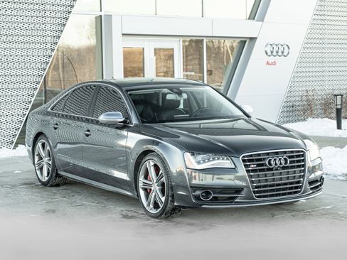 Used 2013 Audi S8 4.0T image 2