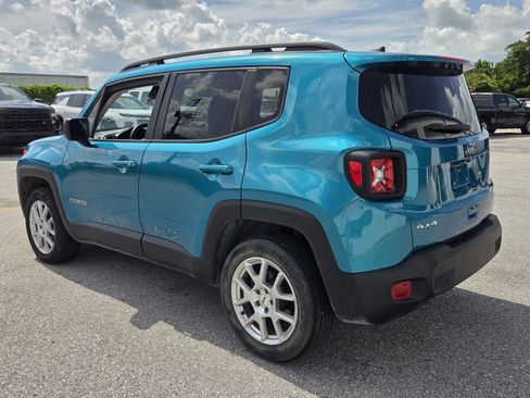 Used 2022 Jeep Renegade Latitude AWD/4WD image 3