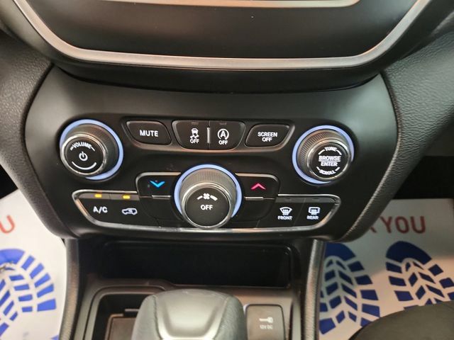 Used 2019 Jeep Cherokee Latitude w/ Popular Appearance Group FWD image 18