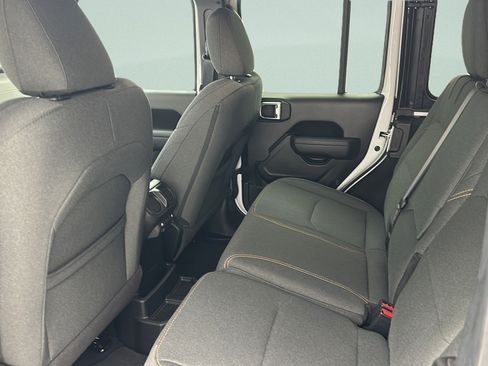 Used 2024 Jeep Wrangler Unlimited w/ Convenience Group AWD/4WD image 9