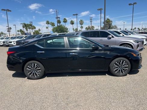 Used 2025 Nissan Altima 2.5 SV image 2